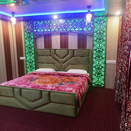 Backyard Stays With Dal Lake View Srīnagar Exterior foto
