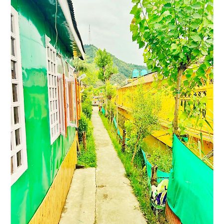 Backyard Stays With Dal Lake View Srīnagar Exterior foto