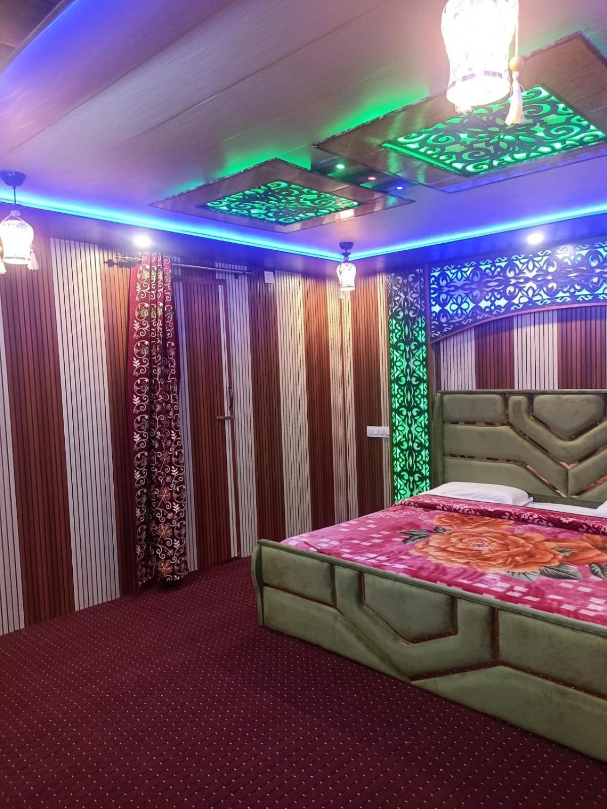Backyard Stays With Dal Lake View Srīnagar Exterior foto