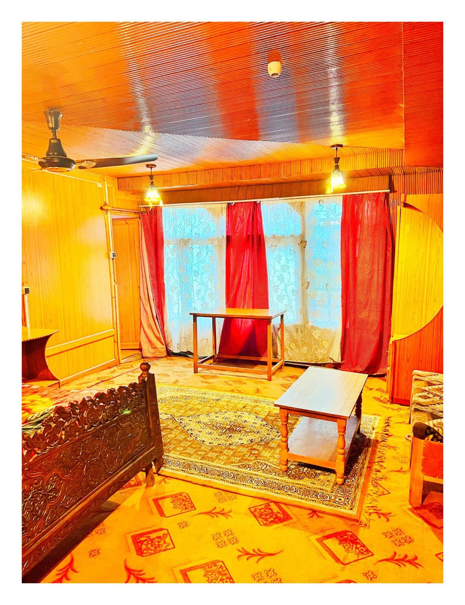 Backyard Stays With Dal Lake View Srīnagar Exterior foto